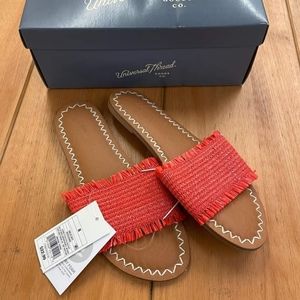 Universal thread size 8 sandal NWT